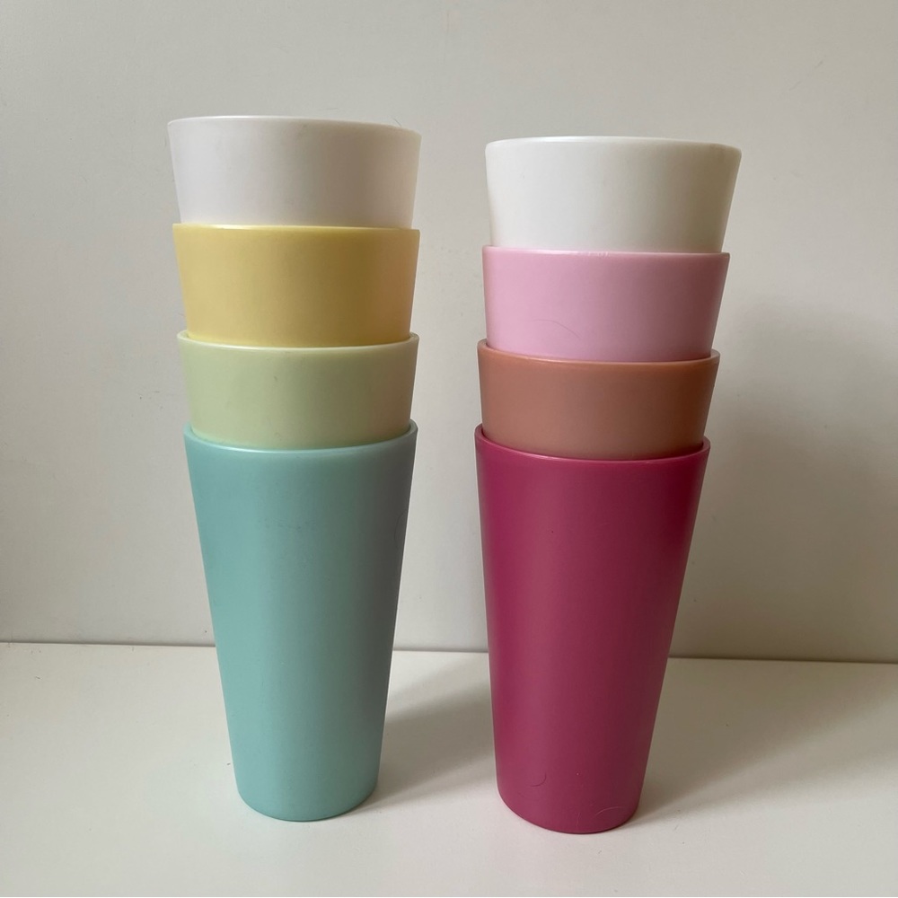 Set of 8 Plastic Drinking Tumblers